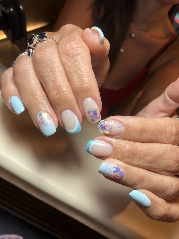 French biru muda dengan bunga